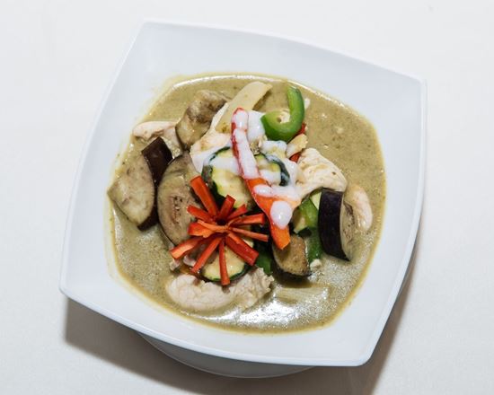 Picture of 33. Chicken Keaw Warn (Thai Green Curry)